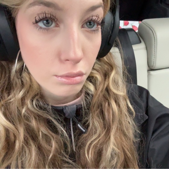 Meet your Posher, Madison - Picture 2 of 3